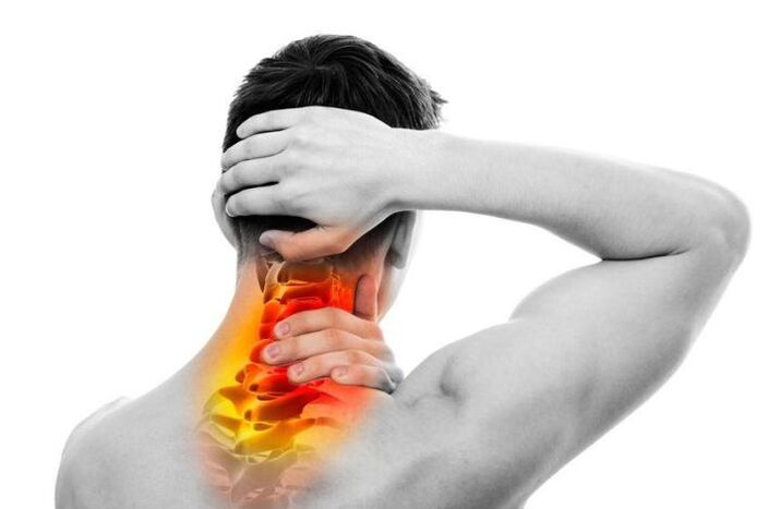 Ein Symptom der zervikalen Osteochondrose sind konstante oder pochende Schmerzen. 