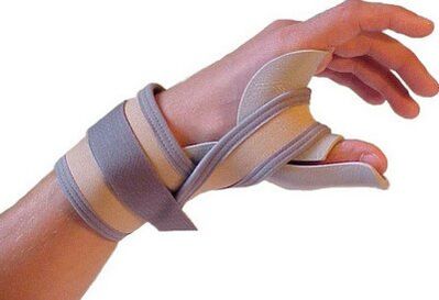 Fixieren des Daumens von der Hand aufgrund von Verletzungen