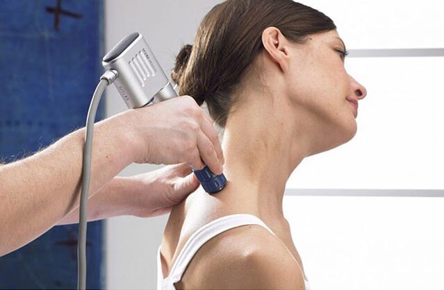 Stoßwellentherapie bei Osteochondrose der Halswirbelsäule.