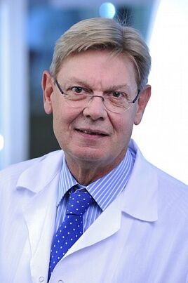 Arzt Rheumatologe Jan Bartosik